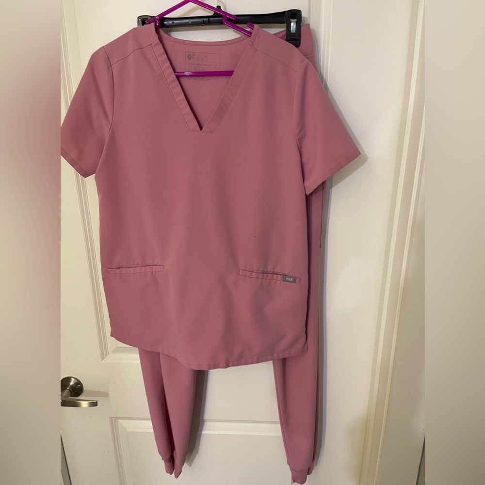 Figs chalk pink color 2 piece scrubs set size small